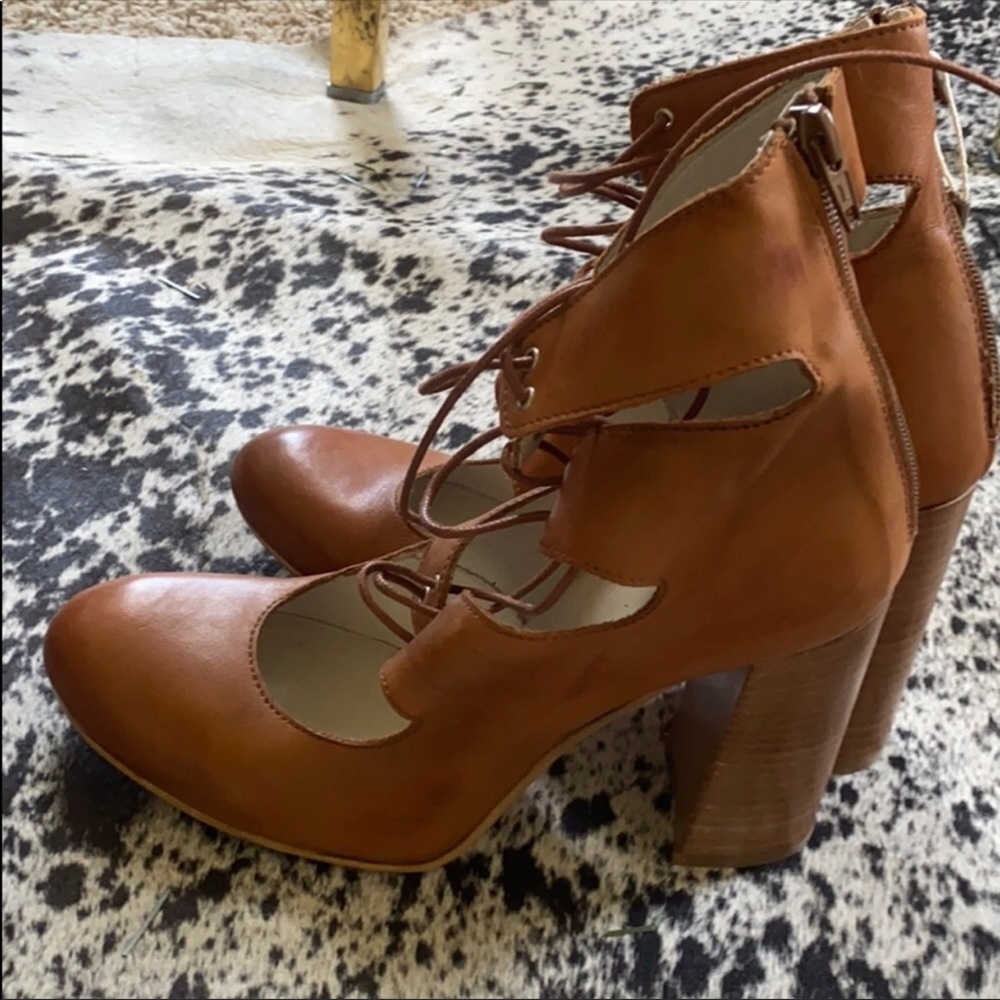 ✔️New OVYE’ Italian Leather Cognac Booties
